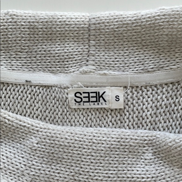 SEEK off the shoulder sweater - Picture 2 of 2